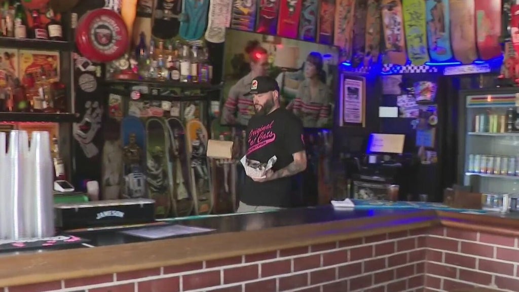 Fort Lauderdale proposes earlier closing times for downtown bars, facing pushback from business owners — CBS Miami, Atlanta Dining news