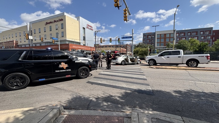 Texas DPS releases video of stolen car chase ending with four-vehicle downtown San Antonio crash — KENS 5 (San Antonio), Atlanta Business news